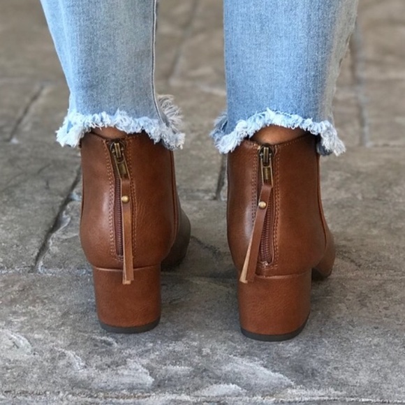 New✨SALE✨Downeaster Alice Toffee Vegan Leather Cognac Brown Booties 9 - Picture 7 of 8